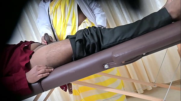 Desi DOCTOR SAHIYA giving handjob for patient