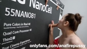 Подросток студентка купила телевизор, а в коробке был огромный член, минет со спермой