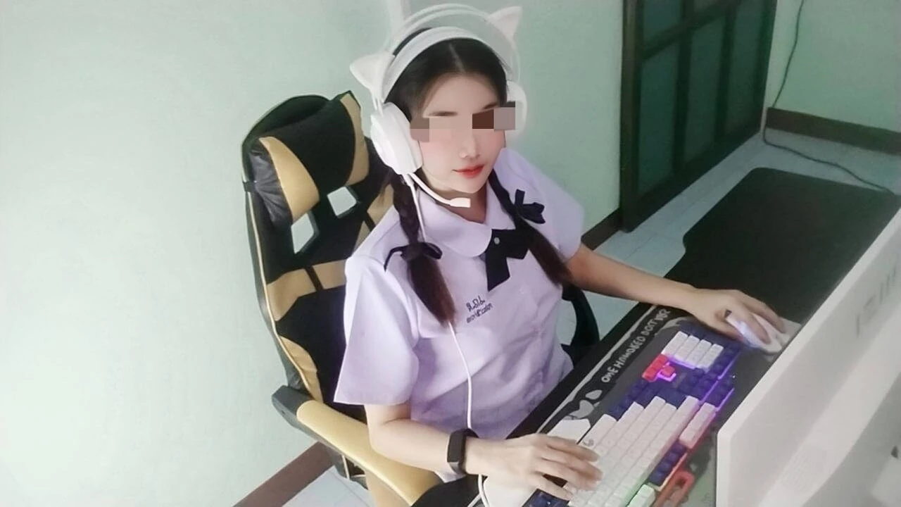 Thai Female Student Caught by Senior Crying at Home (Clear Thai Voice)4K