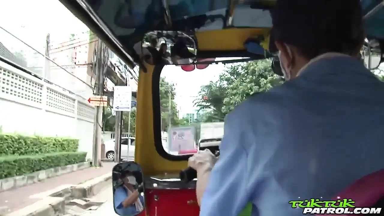 Shaved pussy Thai cutie fucked by hammer cock