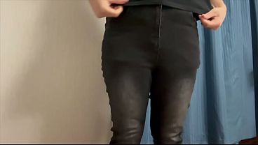 たまらん…臭そうなジーンズ履いてる女子大生のオナニー。ジーンズ買い取ってオナりたい。。